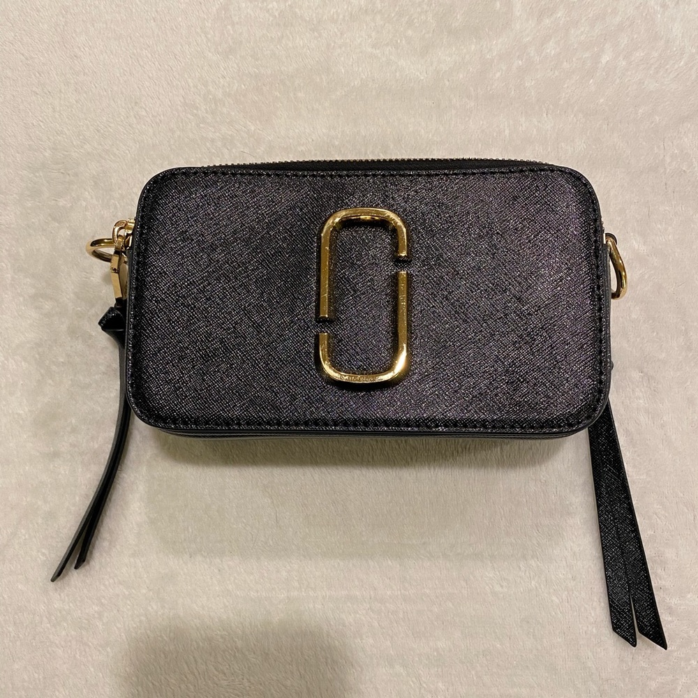 Marc Jacobs Black Camera Crossbody Bag with Gold Hardware and Branded Strap - Picture 3 of 14